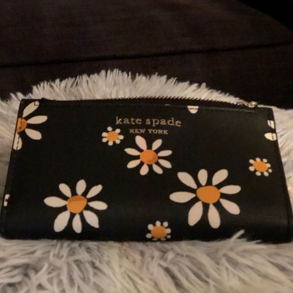 Kate Spade Spencer Daisy Dots small slim bifold wallet